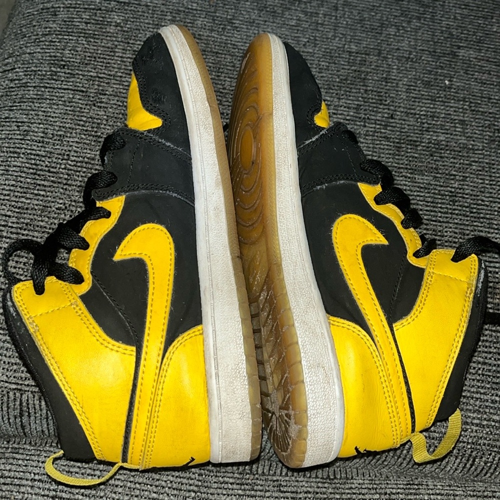 yellow jackets
